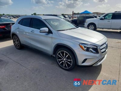 Czwarte zdjęcie samochodu z boku: 2017 MERCEDES-BENZ GLA 250 VIN:WDCTG4EB2HJ339305 - miniatura