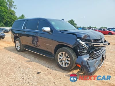 Czwarte zdjęcie samochodu z boku: 2023 CHEVROLET SUBURBAN K1500 PREMIER VIN:1GNSKFKD3PR379434 - miniatura