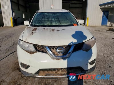 Piąte zdjęcie samochodu w środku: 2016 NISSAN ROGUE S VIN:5N1AT2MN5GC920840 - miniatura
