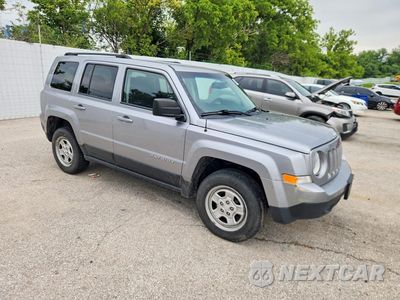 Czwarte zdjęcie samochodu z boku: 2016 JEEP PATRIOT SPORT VIN:1C4NJPBA5GD582696 - miniatura