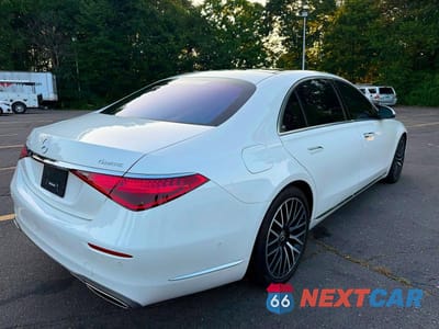 Trzecie zdjęcie samochodu z tyłu: 2021 MERCEDES-BENZ S 580 4MATIC VIN:W1K6G7GB6MA045696 - miniatura