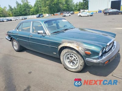 Czwarte zdjęcie samochodu z boku: 1984 JAGUAR XJ6 VIN:SAJAV1342EC375583 - miniatura