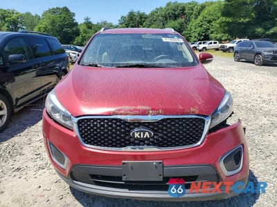 Piąte zdjęcie samochodu w środku: 2017 KIA SORENTO LX V6 VIN:5XYPGDA5XHG313008 - miniatura