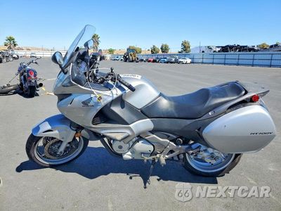 Trzecie zdjęcie samochodu z tyłu: 2010 HONDA NT700 VA VIN:VTMRC5256AE000182 - miniatura