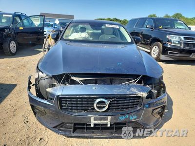 Piąte zdjęcie samochodu w środku: 2021 VOLVO S60 T5 MOMENTUM VIN:7JR102TZ7MG123156 - miniatura