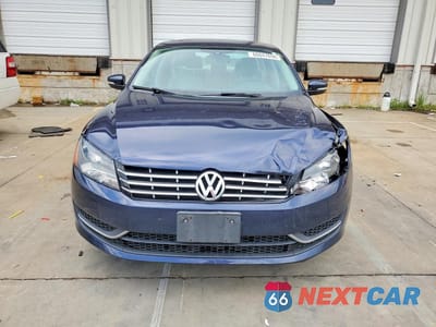 Piąte zdjęcie samochodu w środku: 2015 VOLKSWAGEN PASSAT SE VIN:1VWBV7A3XFC051327 - miniatura