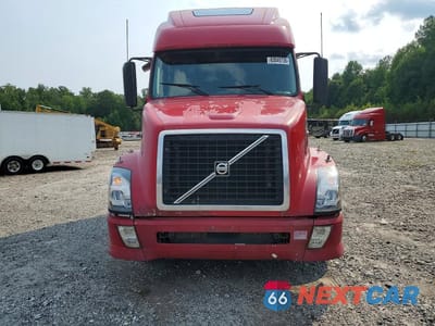 Piąte zdjęcie samochodu w środku: 2007 VOLVO VNL SEMI TRUCK VIN:4V4NC9TG17N429708 - miniatura