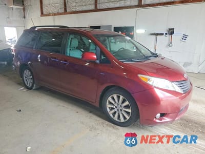 Czwarte zdjęcie samochodu z boku: 2017 TOYOTA SIENNA XLE 7-PASSENGER VIN:5TDDZ3DC2HS173332 - miniatura