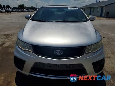 Piąte zdjęcie samochodu w środku: 2010 KIA FORTE EX VIN:KNAFU6A24A5302264 - miniatura