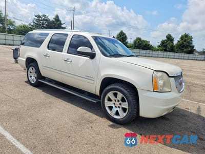 Czwarte zdjęcie samochodu z boku: 2013 GMC YUKON XL DENALI VIN:1GKS2MEF6DR186575 - miniatura