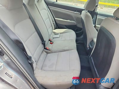 Zdjęcie 10 z 12 samochodu: 2019 HYUNDAI ELANTRA SEL VIN:5NPD84LF5KH450542 - miniatura