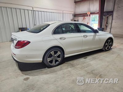 Trzecie zdjęcie samochodu z tyłu: 2018 MERCEDES-BENZ E 300 4MATIC VIN:WDDZF4KB8JA335374 - miniatura
