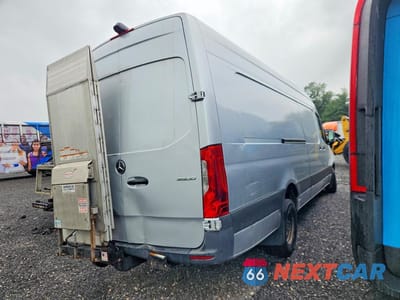 Trzecie zdjęcie samochodu z tyłu: 2023 MERCEDES-BENZ SPRINTER 3500 VIN:W1Y5NDHY3PT127340 - miniatura