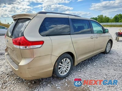 Trzecie zdjęcie samochodu z tyłu: 2013 TOYOTA SIENNA XLE 8-PASSENGER VIN:5TDYK3DC0DS353053 - miniatura