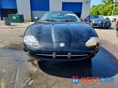 Piąte zdjęcie samochodu w środku: 1999 JAGUAR XK8 VIN:SAJGX204XXC041884 - miniatura