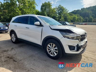 Czwarte zdjęcie samochodu z boku: 2018 KIA SORENTO LX VIN:5XYPG4A34JG340175 - miniatura