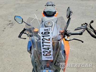 Piąte zdjęcie samochodu w środku: 2017 KTM 1290 SUPER DUKE GT VIN:VBKV69400HM953751 - miniatura