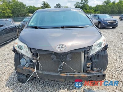Piąte zdjęcie samochodu w środku: 2015 TOYOTA SIENNA XLE PREMIUM 8-PASSENGER VIN:5TDYK3DC6FS595123 - miniatura