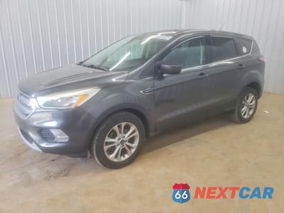 2017 FORD ESCAPE SE 1FMCU0GD2HUA74563 - główne zdjęcie licytacji z USA - miniatura