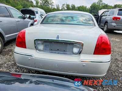 Zdjęcie 6 z 12 samochodu: 2004 LINCOLN TOWN CAR ULTIMATE VIN:1LNHM83W94Y653984 - miniatura
