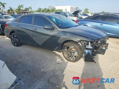 Czwarte zdjęcie samochodu z boku: 2025 HYUNDAI ELANTRA LIMITED VIN:KMHLP4DG8SU937015 - miniatura