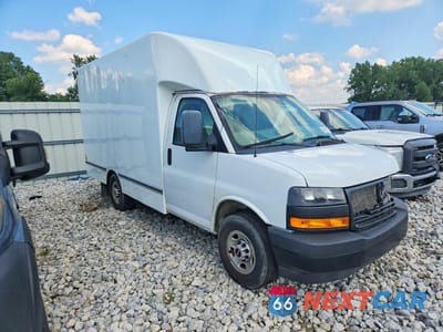 Czwarte zdjęcie samochodu z boku: 2021 GMC SAVANA DELIVERY TRUCK VIN:7GZ07RF71MN002307 - miniatura