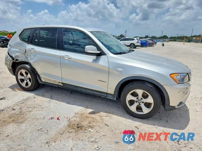 Czwarte zdjęcie samochodu z boku: 2011 BMW X3 XDRIVE28I VIN:5UXWX5C5XBL705124 - miniatura
