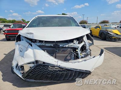 Piąte zdjęcie samochodu w środku: 2025 TOYOTA SIENNA XSE VIN:5TDXRKEC4SS255396 - miniatura