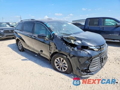 Czwarte zdjęcie samochodu z boku: 2026 TOYOTA SIENNA XLE 8-PASSENGER VIN:5TDYRKEC0TS293021 - miniatura
