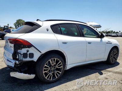 Trzecie zdjęcie samochodu z tyłu: 2023 MASERATI GRECALE MODENA VIN:ZN682AVM7P7429635 - miniatura