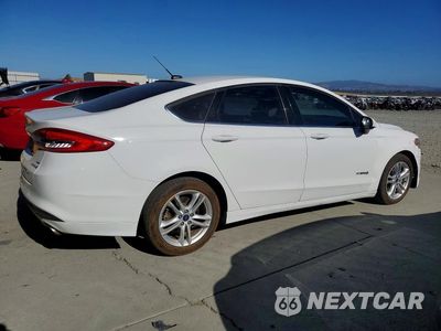 Trzecie zdjęcie samochodu z tyłu: 2018 FORD FUSION SE HYBRID VIN:3FA6P0LU6JR117559 - miniatura