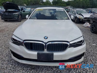 Piąte zdjęcie samochodu w środku: 2019 BMW 530E VIN:WBAJA9C53KB399374 - miniatura
