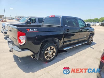 Trzecie zdjęcie samochodu z tyłu: 2016 TOYOTA TUNDRA CREWMAX SR5 VIN:5TFEW5F1XGX198556 - miniatura