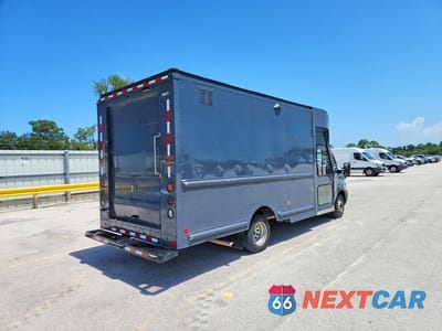 Trzecie zdjęcie samochodu z tyłu: 2021 FORD TRANSIT T-350 DELIVERY TRUCK VIN:1FDDF6P83MKA45373 - miniatura