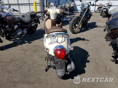 Czwarte zdjęcie samochodu z boku: 2018 HONDA NCW50 VIN:JH2AF7714JK201942 - miniatura