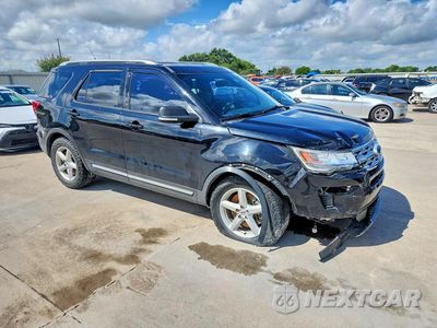 Czwarte zdjęcie samochodu z boku: 2019 FORD EXPLORER XLT VIN:1FM5K7D89KGB25206 - miniatura