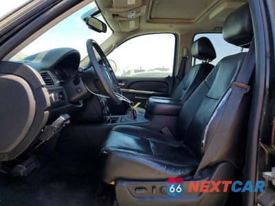 Zdjęcie 7 z 13 samochodu: 2010 GMC YUKON XL DENALI VIN:1GKUKMEF7AR122369 - miniatura