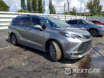 Czwarte zdjęcie samochodu z boku: 2026 TOYOTA SIENNA XLE 8-PASSENGER VIN:5TDYRKEC4TS307907 - miniatura
