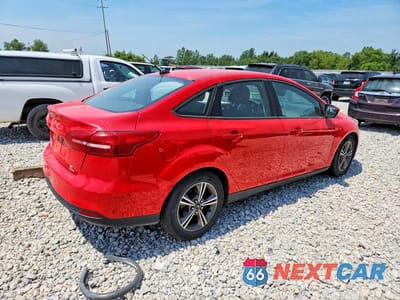 Trzecie zdjęcie samochodu z tyłu: 2017 FORD FOCUS SE VIN:1FADP3FE0HL200796 - miniatura