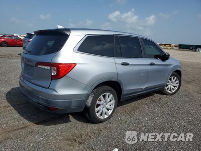 Trzecie zdjęcie samochodu z tyłu: 2019 HONDA PILOT LX VIN:5FNYF5H16KB033410 - miniatura