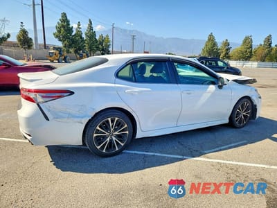 Trzecie zdjęcie samochodu z tyłu: 2018 TOYOTA CAMRY SE VIN:4T1B11HK9JU078848 - miniatura