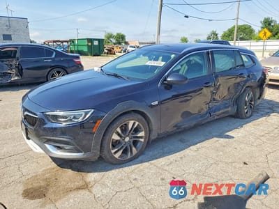 2018 BUICK REGAL TOURX ESSENCE W04GV8SX1J1173573 - główne zdjęcie licytacji z USA - miniatura