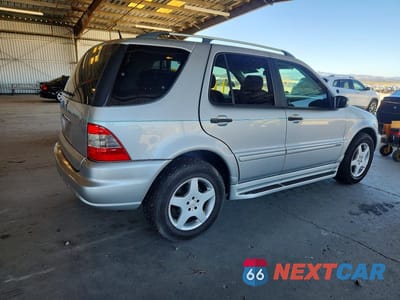 Trzecie zdjęcie samochodu z tyłu: 2005 MERCEDES-BENZ M CLASS ML350 4D SUV VIN:4JGAB57E95A549772 - miniatura