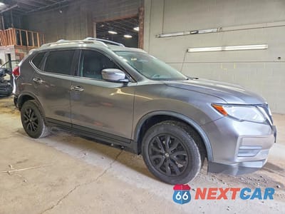 Czwarte zdjęcie samochodu z boku: 2019 NISSAN ROGUE SV VIN:JN8AT2MV0KW390812 - miniatura