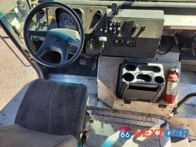 Zdjęcie 8 z 13 samochodu: 2020 FREIGHTLINER CHASSIS M VIN:4UZAC2EA2LCLZ7007 - miniatura