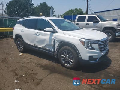 Czwarte zdjęcie samochodu z boku: 2022 GMC TERRAIN SLT VIN:3GKALVEV2NL179377 - miniatura