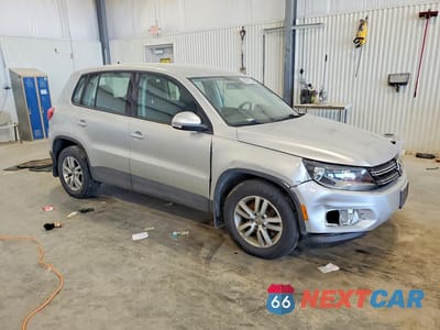 Czwarte zdjęcie samochodu z boku: 2012 VOLKSWAGEN TIGUAN S VIN:WVGBV7AXXCW542699 - miniatura