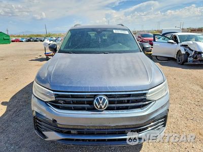 Piąte zdjęcie samochodu w środku: 2023 VOLKSWAGEN TIGUAN SE R-LINE BLACK VIN:3VVCB7AX2PM064755 - miniatura