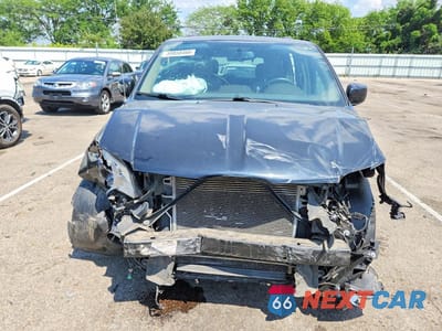 Piąte zdjęcie samochodu w środku: 2016 CHRYSLER TOWN & COUNTRY TOURING VIN:2C4RC1BG6GR138155 - miniatura