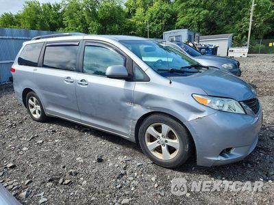 Czwarte zdjęcie samochodu z boku: 2013 TOYOTA SIENNA LE VIN:5TDKK3DC6DS339387 - miniatura